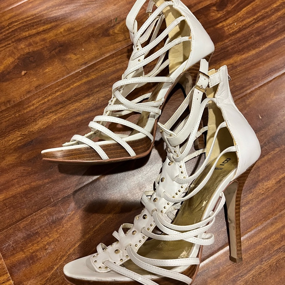 Elegant White Strappy Heels Bakers Size 9